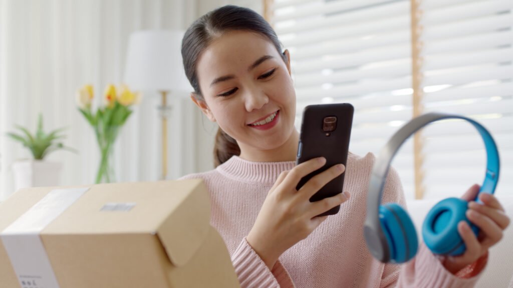 Young asia people happy teen girl smile unbox open 2021 10 21 03 46 38 utc 1024x576